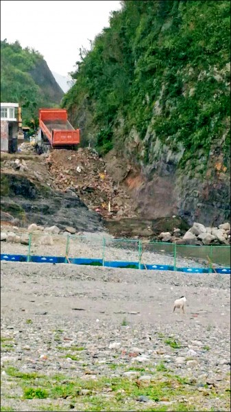 廢土堆海灘恐污染豆腐岬珊瑚 地方 自由時報電子報