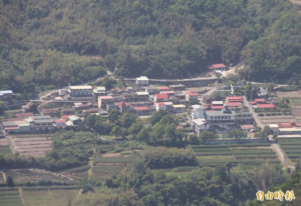 仁愛鄉紅香部落民宅位於地勢較高的河階平坦地，周邊沒有溪流。（記者佟振國攝）