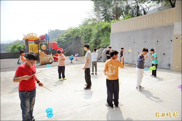 港西國小除了推動全校師生三餐共餐，還有各項體驗課程，展現辦學效益。（記者俞肇福攝）