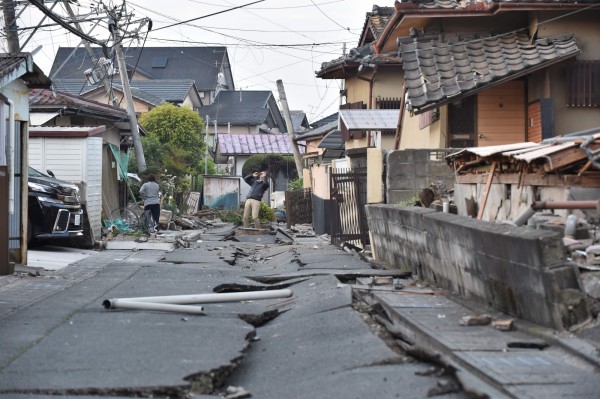 日本九州熊本縣接連兩強震，造成多處建築崩塌。（法新社）