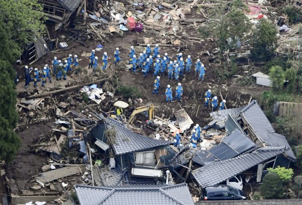 從4月14日首度強震以來，日本氣象廳觀測到震度1以上的地震約有599次，震度4以上的地震更高達87次。（路透）