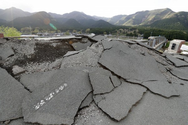 日本九州熊本縣於當地時間今下午5點52分（台灣時間4點52分）再度發生「震度5強」的地震，目前尚未傳出進一步的傷亡。（法新社）
