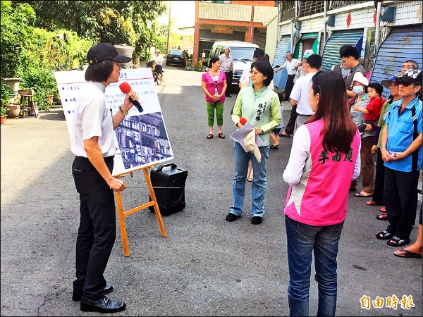 林園將新闢三座公園，居民相當關心，趕來參加會勘。（記者洪臣宏攝）