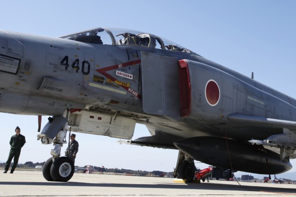 日本防衛省參謀總部於昨日公布，中國戰機與飛機於2015年在可能侵犯日本領空的前提下，共讓自衛隊戰機緊急升空571次。（路透）