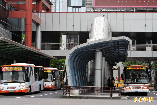 爭議多時的公車票價經雙北市開會討論取得共識，確定不漲價。（記者賴筱桐攝）