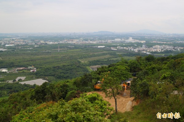 崗山之眼完工後，將能眺望岡山地區與阿公店水庫景色。（記者陳祐誠攝）