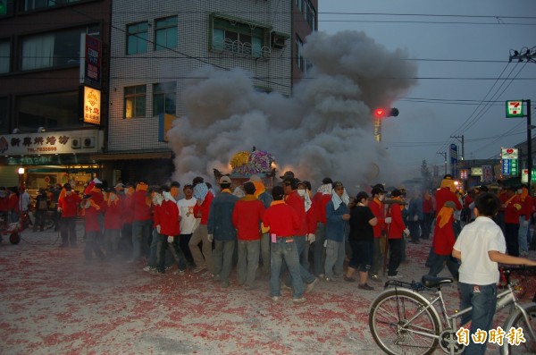 北港媽祖遶境，炸轎是重點傳統之一。（資料照，記者陳燦坤攝）