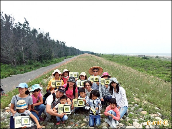 台江公民社群籲台江國家公園規劃保育教育園區，防止防風林帶蓋垃圾掩埋場，保護台灣暗蟬。（記者洪瑞琴攝）