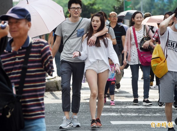 中央氣象局指出，今天（7日）上午晴朗炎熱，午後則有局部雷陣雨。（記者廖振輝攝）