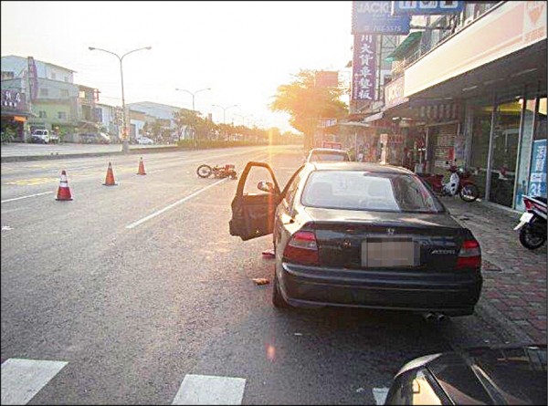 開車門不當肇事現場。
（記者陳文嬋翻攝）