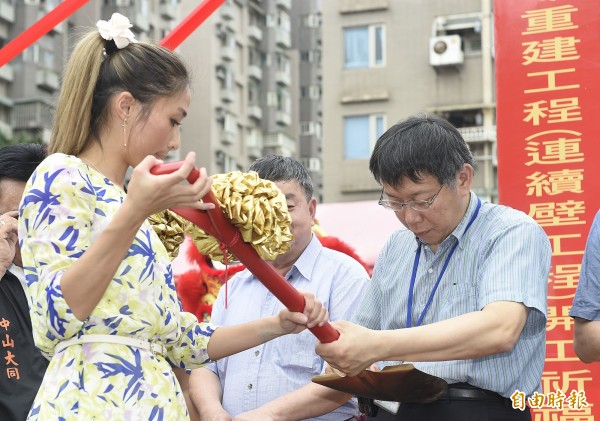 柯文哲表示，往後在舉辦開工典禮後24小時內，就要開挖，杜絕「假動工」的現象。（記者陳志曲攝）