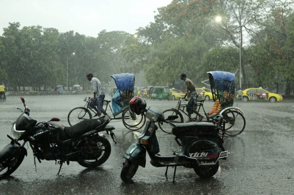 孟加拉遭熱帶雷暴雨強襲，當局今天表示，過去3天內，已經至少有59人被雷劈死。（歐新社）