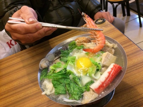 家長帶小孩出外用餐，真的要好好照顧自己的小孩。圖片為示意圖，與本新聞無關。（資料照）