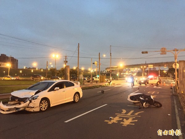 現場疑似轉彎車未禮讓直行車，因而肇事。（記者曾健銘攝）