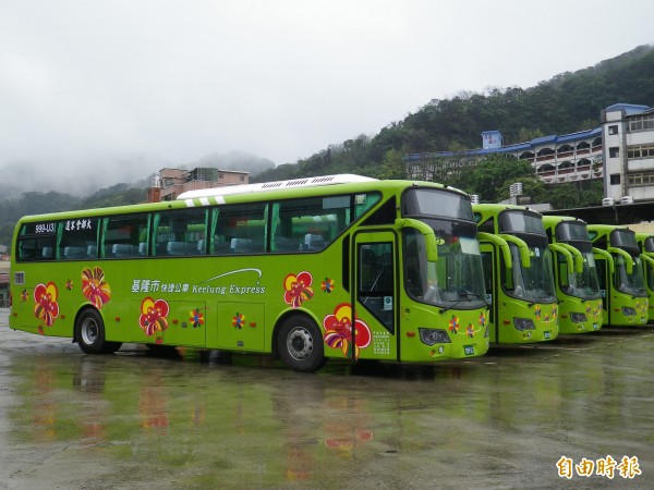 基北2088快捷公車營運穩定成長中。（記者盧賢秀攝）