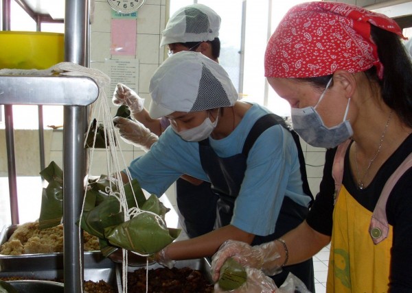 苗栗縣私立幼安教養院的身障孩子用心製作的客家月桃粽。（取自幼安教養院臉書）