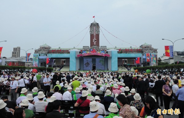 今天總統就職典禮疑似現場天氣炎熱，傳出有一名女童軍昏倒送醫。（記者王藝菘攝）