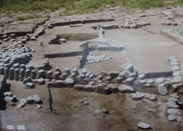 2009年時，台中科博館的考古人員，挖出4000年前人類的房屋以及牆壁等遺址，目前該遺址已遭到破壞。（圖：科博館提供／記者林良哲翻攝）
