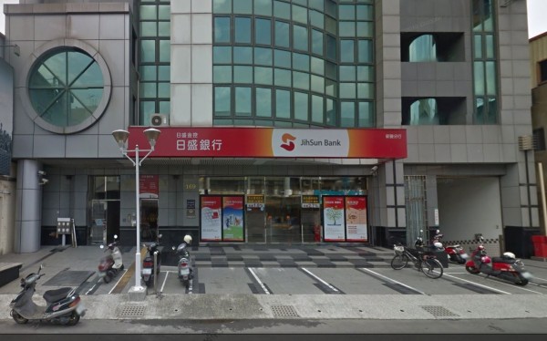 日盛銀行台南新營分行外觀。（圖截取自Google Map）