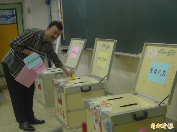 余天當選民進黨新北市黨部主委。（記者李雅雯攝）