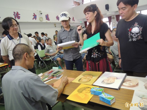 雲林縣街頭藝人徵選，特別開拔到監獄裡讓收容人參加。（記者廖淑玲攝）