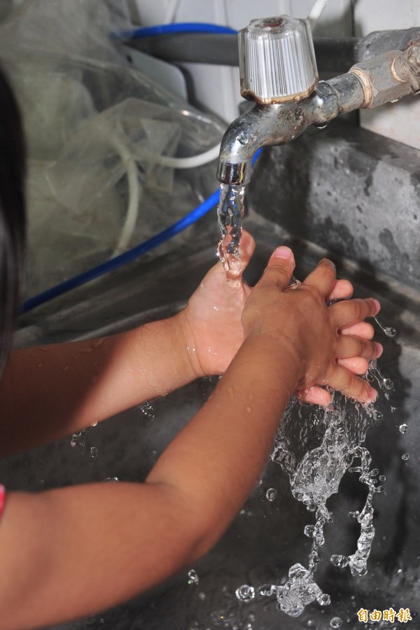 「洗手」好習慣能預防腸病毒發生。圖為示意圖。（記者蔡宗憲攝）