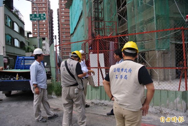 高市工務局啟動建築工地登革熱防治工作。（記者葛祐豪攝）