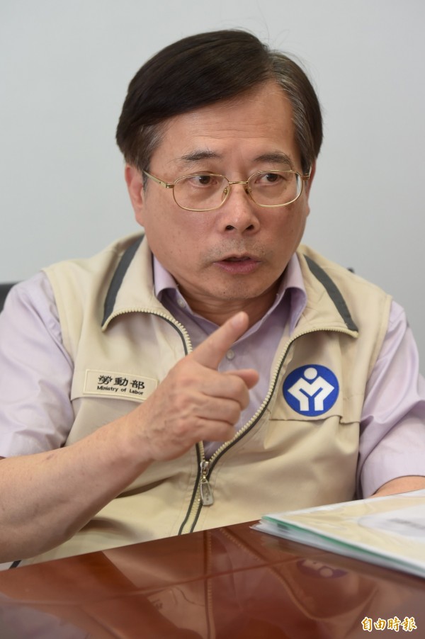 勞動部長郭芳煜日前宣布，將在7月把基本時薪從現行的120元調高到126元。（資料照，記者簡榮豐攝）
