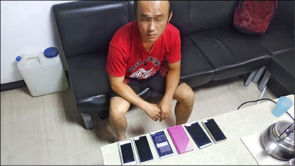 張姓男子連續行竊，受害人高達49人，新興警方昨依竊盜罪嫌函送法辦。（記者黃良傑翻攝）