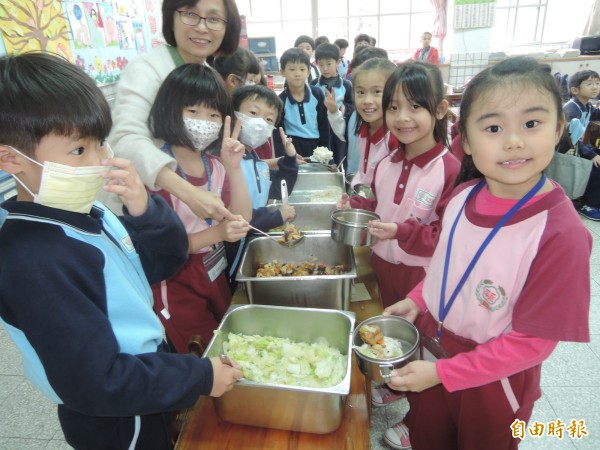 學生營養午餐示意圖。（資料照，記者翁聿煌攝）