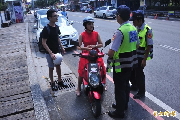 警察取締交通違規圖，與文無關。（資料照，記者蔡宗憲攝）