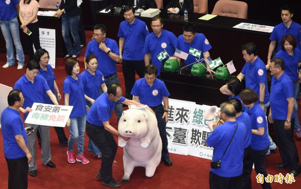 國民黨團占領立院議場，杯葛林全報告。（記者羅沛德攝）