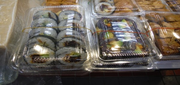 士東市場杏壽司的「海苔壽司」大腸桿菌群超標，且經初、複抽均不合格。（台北市衛生局提供）