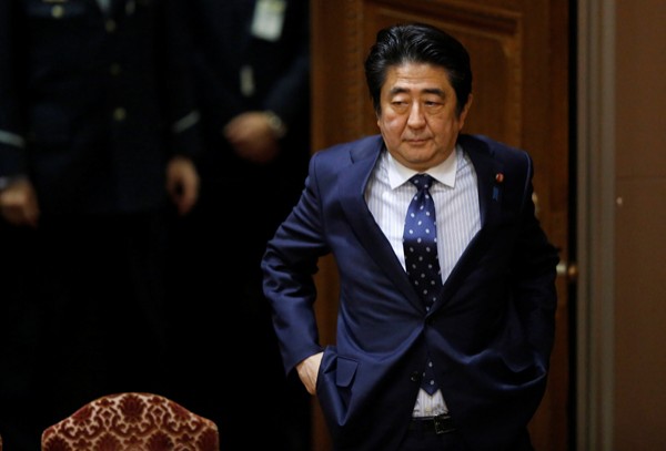 日本「產經新聞」發佈一項最新民調數據，認為安倍內閣仍受到高度支持。（路透）