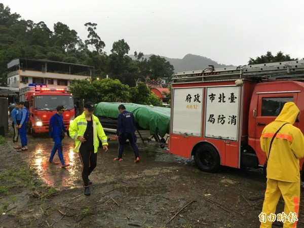 台北市消防局將派人船搜尋翡翠水庫。（記者姚岳宏攝）