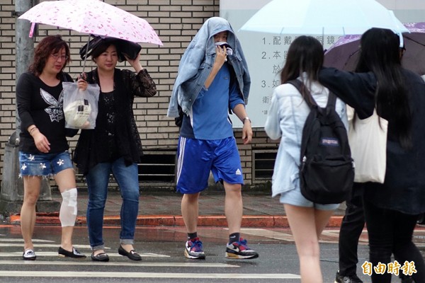 受鋒面和西南風影響，端午連假期間，全台都會下雨。（資料照，記者張嘉明攝）