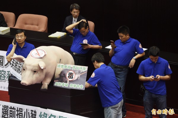 陳其邁指出，經過昨日證明國民黨為了黨產負隅頑抗，更直言國民黨的「新戰神」是上週二抬進立法院的「道具豬」。（資料照，記者羅沛德攝）