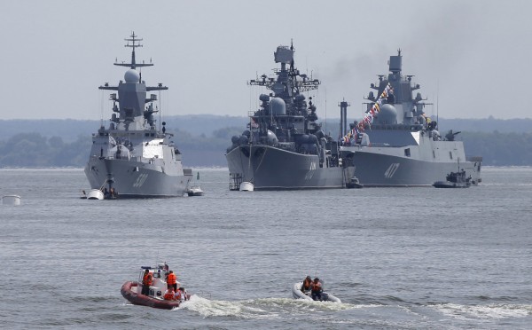 針對日方對俄艦駛入釣魚台周邊海域表達抗議，俄方強調當天是海軍執行任務經過公海而已。圖為俄羅斯軍艦。（路透）