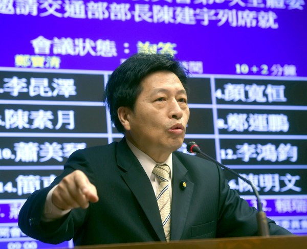 行政院長林全表示為了實施長照擬加稅，然而鄭寶清痛批政府用2.5億製作的APP卻0下載，籲開源節流。（資料照，記者方賓照攝）