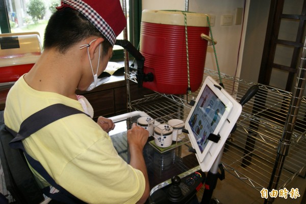 台东县社会处号召县民推荐友善身心障碍者的店家或公家机关。（记者王秀亭摄）