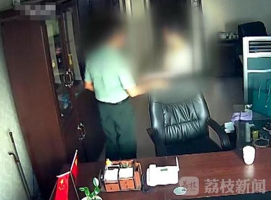 中國一名男子假冒解放軍軍官，竟騙到多達8名女子與他發生性關係。（圖擷取自網路）
