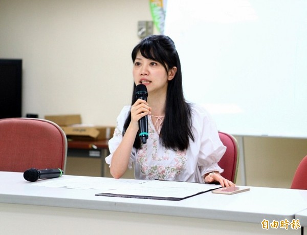 北市議員高嘉瑜質疑,行政院政務委員張景森、副市長林欽榮也支持提高容積率,監察院疑似裡應外合,迫使市府今將開都市計畫委員會,恐以迅雷不及掩耳速度通過此案,助負債累累的威京集團主席沈慶京解套。。(資料照,記者盧姮倩攝) 北市議員高嘉瑜質疑,行政院政務委員張景森、副市長林欽榮也支持提高容積率,監察院疑似裡應外合,迫使市府今將開都市計畫委員會,恐以迅雷不及掩耳速度通過此案,助負債累累的威京集團主席沈慶京解套。。(資料照,記者盧姮倩攝)