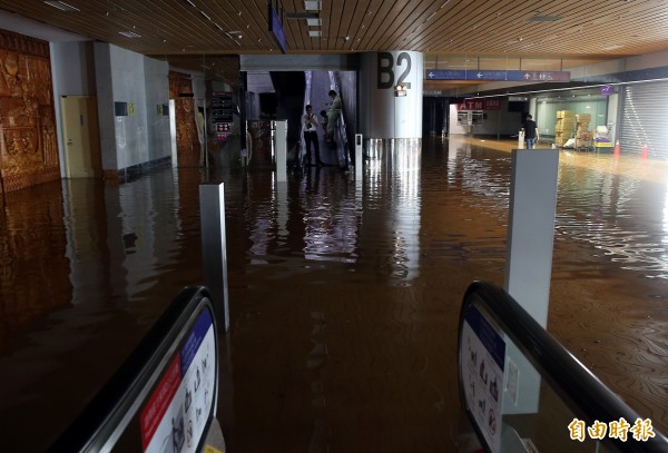 桃園機場6月初因大雨發生嚴重淹水、停電事件，桃機「營運控制中心」被爆料卸責。（資料照，記者朱沛雄攝）