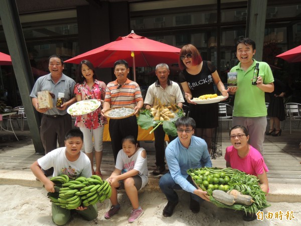 熱中公益活動的竹北風尚人文咖啡館，7月2日起將推出友善環境小農市集。（記者廖雪茹攝）