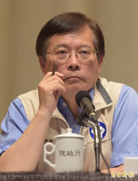 行政院昨召開記者會說明勞基法修正草案，勞動部長郭芳煜承諾，未來勞檢會扮演很重要的角色，未來會擴大「一九五五」檢舉專線，並增加勞檢員人力。（記者黃耀徵攝）