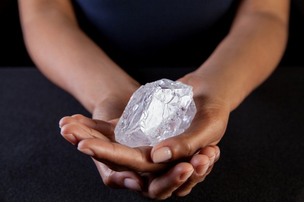 全世界目前最大鑽石原石「Lesedi la Rona」。（歐新社）
