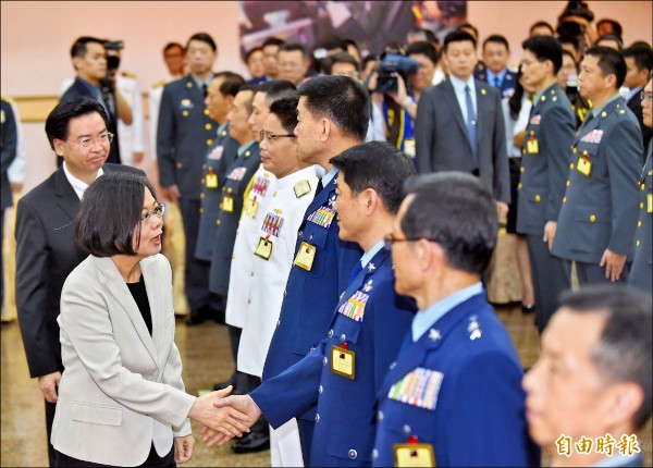 Re: [問卦] 台灣將軍人數那麼多是在幹嘛?