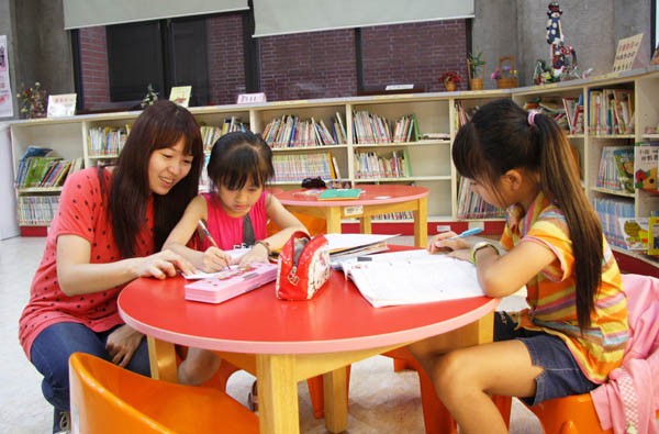 新北市立圖書館陪讀計畫暑假期間持續開辦。（新北市立圖書館提供）