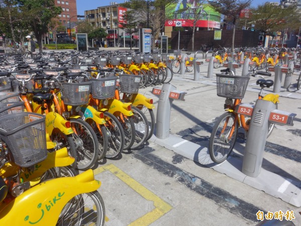 尼伯特颱風襲台，YouBike微笑單車明天凌晨2點起全面停止營運，服務中心也停止服務，恢復營運時間將視風雨狀況另行公告。（資料照，記者李雅雯攝）