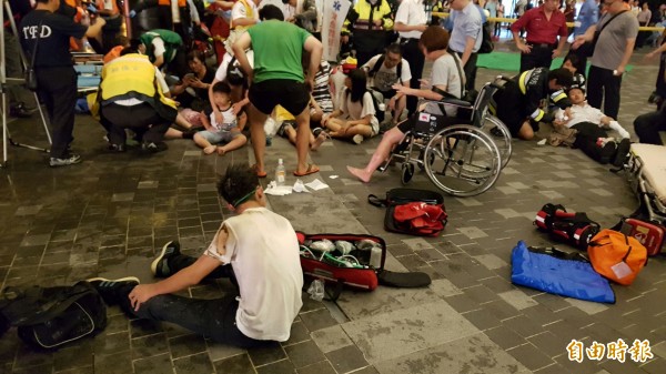 台鐵松山車站今晚驚傳爆炸案，目前已經知道至少有21人受傷。（記者陳志曲攝）